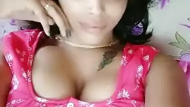 Sexy bhabi show her big boob