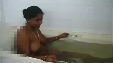 Tamil bhabi bath