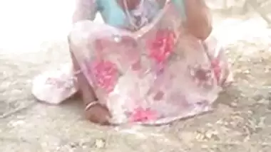 Dehati mature fur pie pissing outdoors MMS sex video
