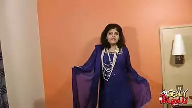 Indian babe Rupali using a vibrator masturbating
