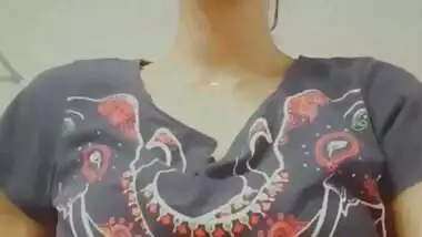 Srilankan girl boob show striptease selfie video