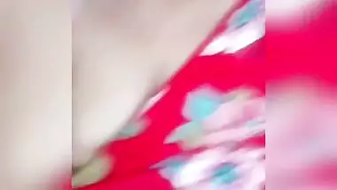 Sexy Lankan Girl Showing Boobs