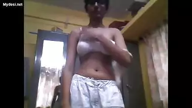 beautiful girl showing her sexy figure for bf mms video