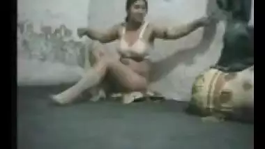 Chubby Bhabhi flashes XXX vagina for Desi man and he fucks her on the floor