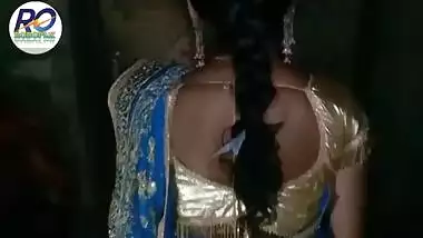 Desi gau ki barati me maal ko patake chudai kiya ghori banakar saree uthake ke Anal sexy videos ke