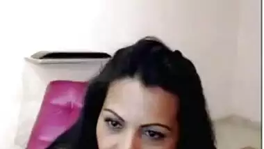 Indian housewife is masturbating like a cam girl 
