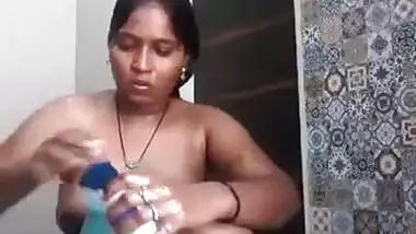 Sexy Desi bhabhi Bathing