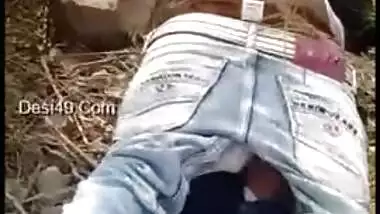 Desi mms clip of Indian village lovers caught fucking outdoor on ground