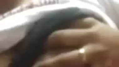 Tamil Girl Showing Her Bigboobs