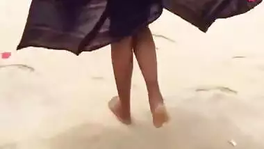 Sri Lankan In Girl Show Public Beach වල් කෙල්ල බීච් එකෙ ගත්ත ආතල් එක