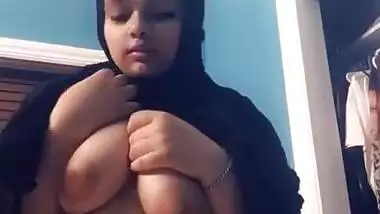 Paki with big boobs showing nude