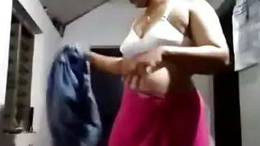 Desi aunty show her sexy body