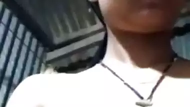 Bangla girl virgin pussy and viral nude show MMS