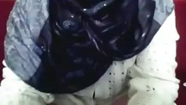 Pakistani sex video of a busty milf masturbating on camera