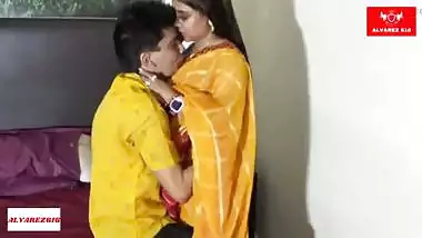 Indian Hot Bhabhi Fucking in Red Saree by her Young Boyfriend.